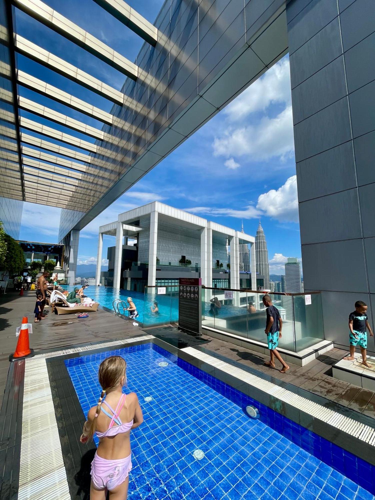 Platinum Klcc By Luxury Suites Kuala Lumpur Exterior photo